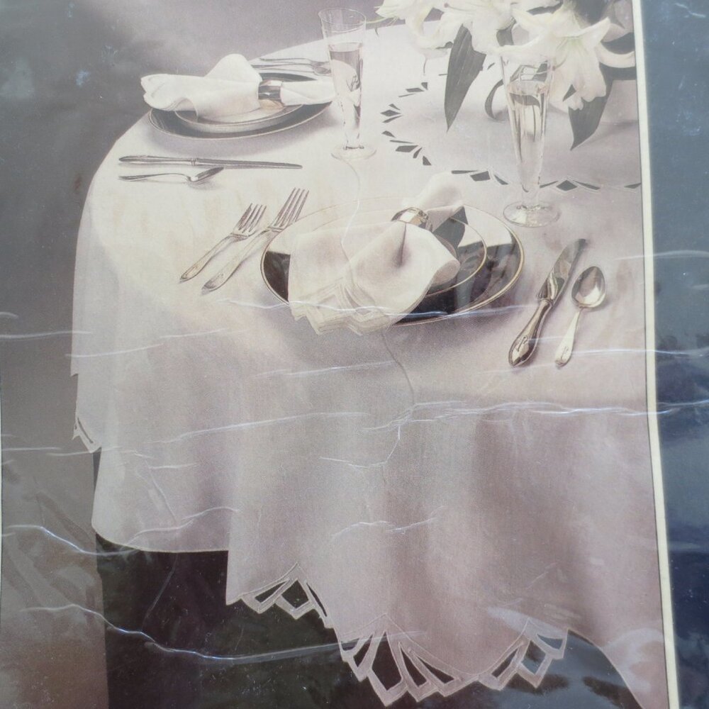 Large Formal Wilton Court Bone Art Deco Style Tablecloth 68" x 104"